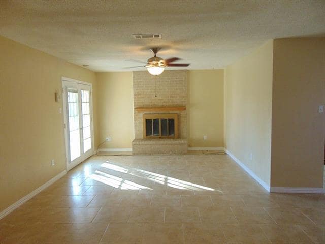 Photo - 2114 E Park Row Dr