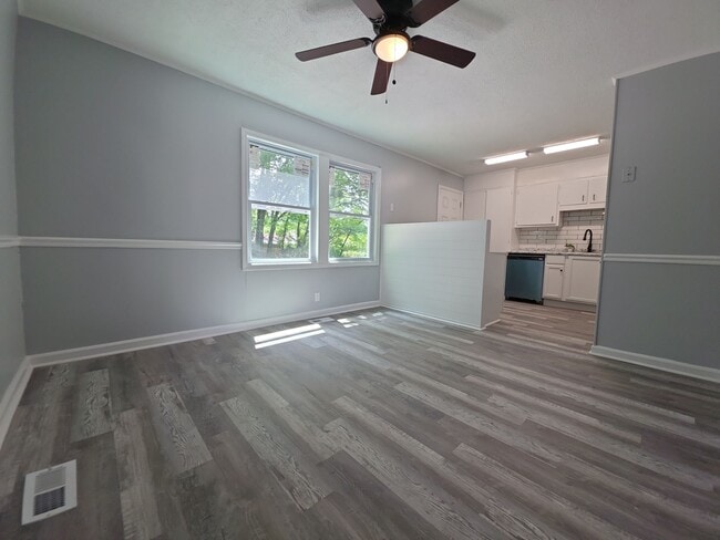 Photo - 307 Mockingbird Rd SE