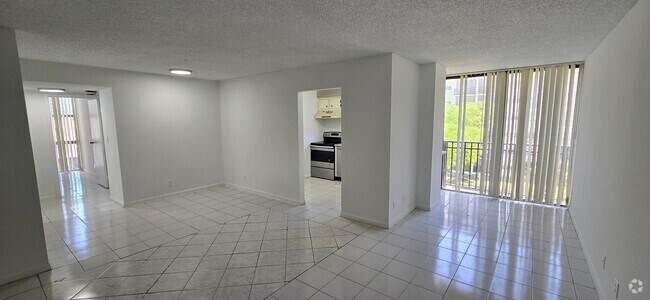 Building Photo - 16919 N Bay Rd Unit 421 Rental