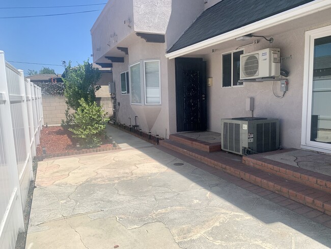 Single unit - 7957 5th St Casa Unidad B