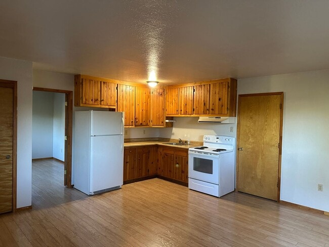 Building Photo - Adorable Downtown Unit! Rental