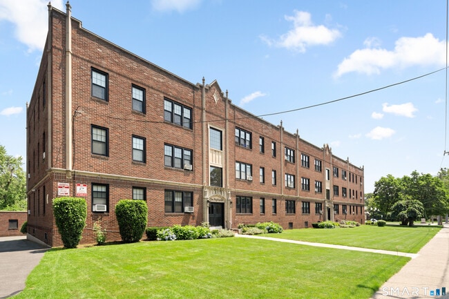 Building Photo - 6 Highland St Unit B2