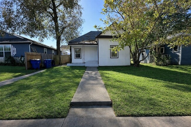 Building Photo - 522 E Woodard St