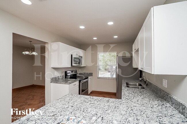 Photo - 818 Black Knight Dr