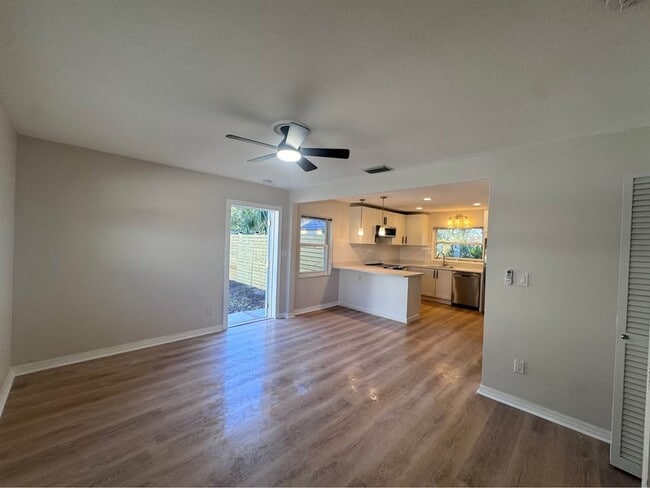 Photo - 5547 Kingswood Dr