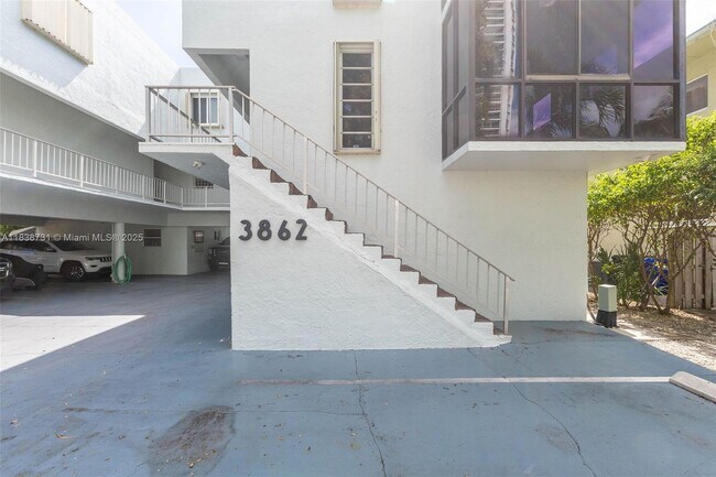 Photo - 3862 NE 171 St Unit B