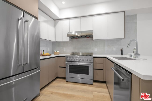 Photo - 8326 Blackburn Ave