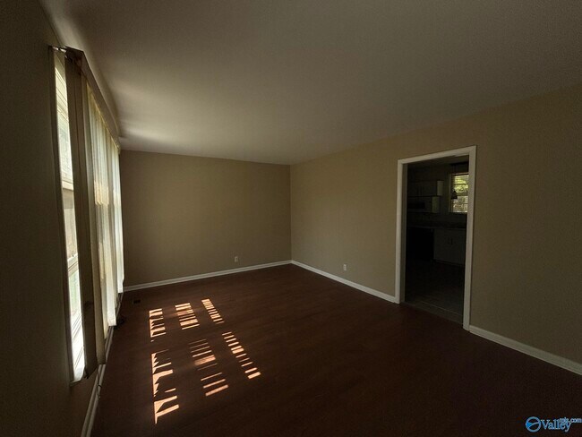 3907 Memorial Pkwy NW