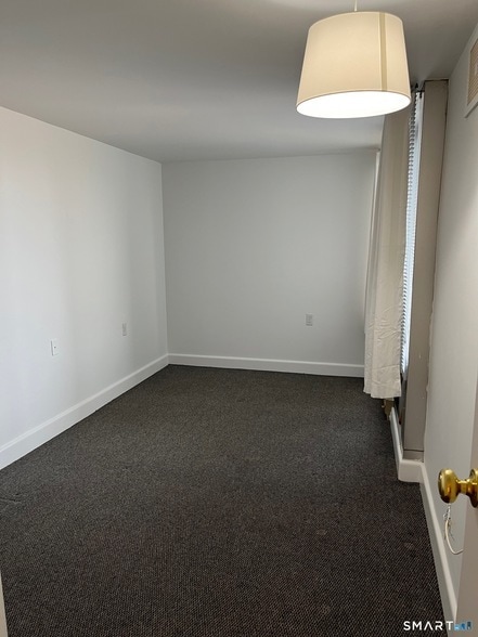 60 Strawberry Hill Ave