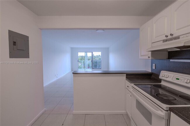 Photo - 1220 71st St