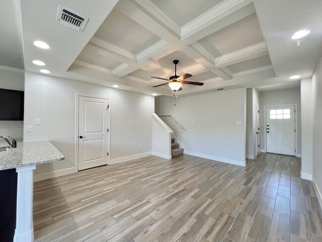 Photo - 6310 Melanzane Ave