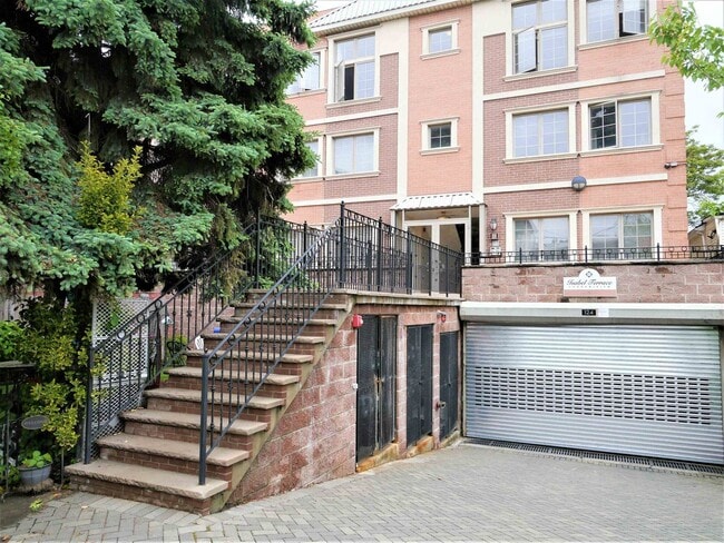 Building Photo - 124 68th St Unit 124 Rental