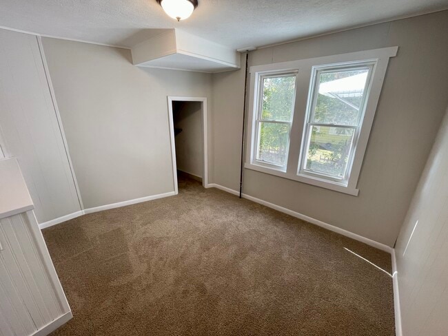 Photo - 175 W Moore St