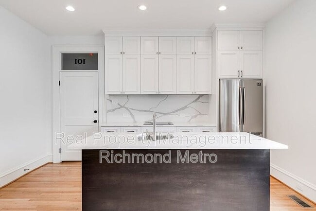 Building Photo - 2025 Monument Ave Rental