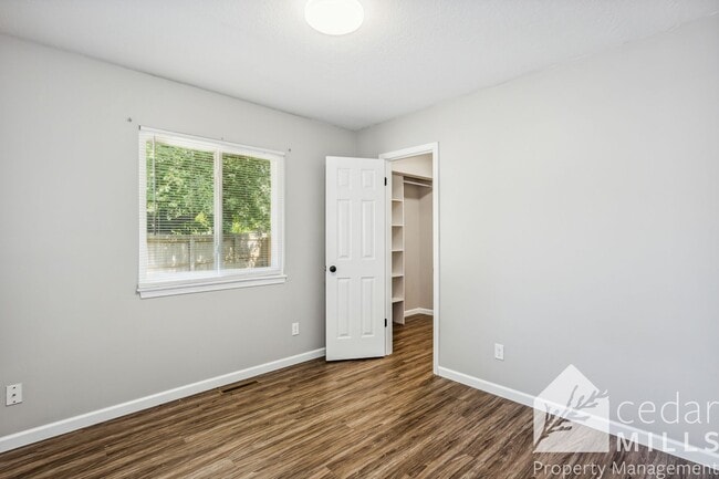 Photo - 604 W 3rd