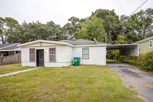 Building Photo - Cute Rental Home