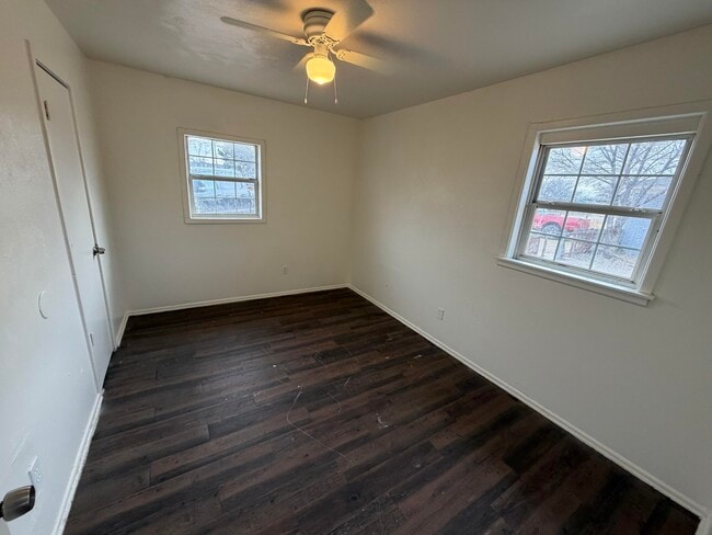 Photo - 2715 E 2nd St