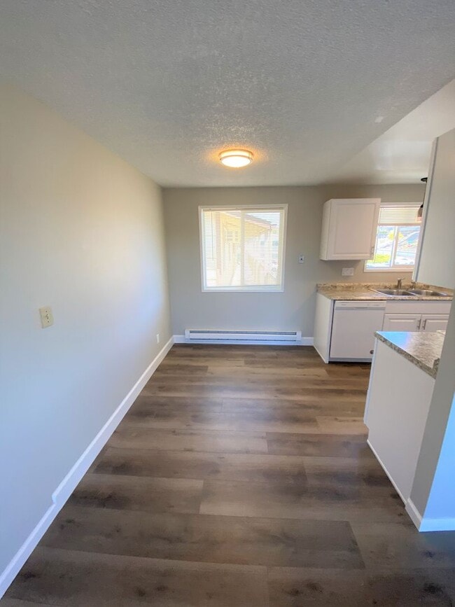 Photo - Beautifully Remodeled 2-Bedroom! Unit B9