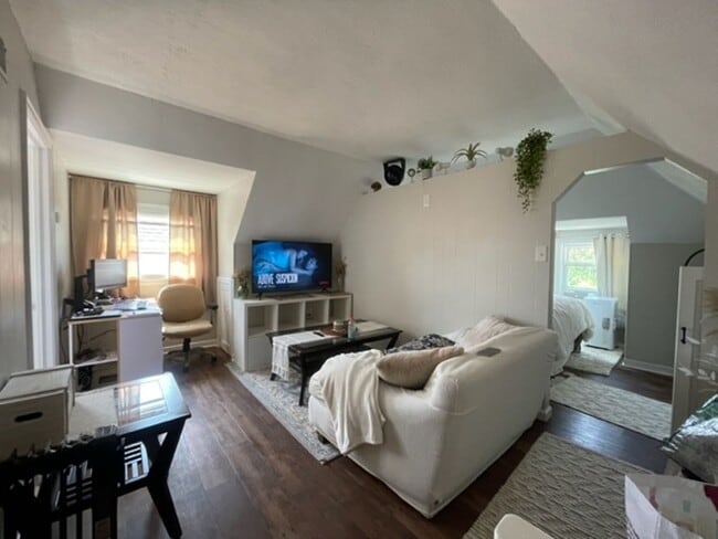 Building Photo - 147 Meade Ave Unit Apt 3