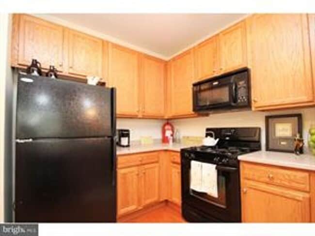 200 W Elm St