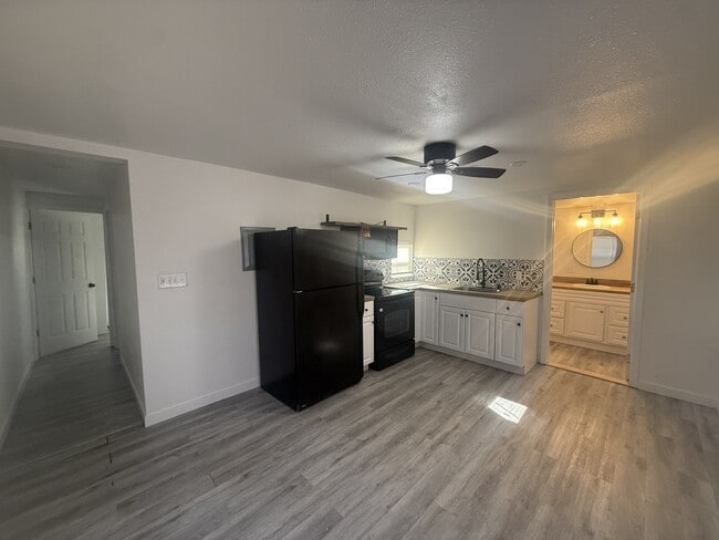 3011 W César E Chávez Blvd Unidad 4