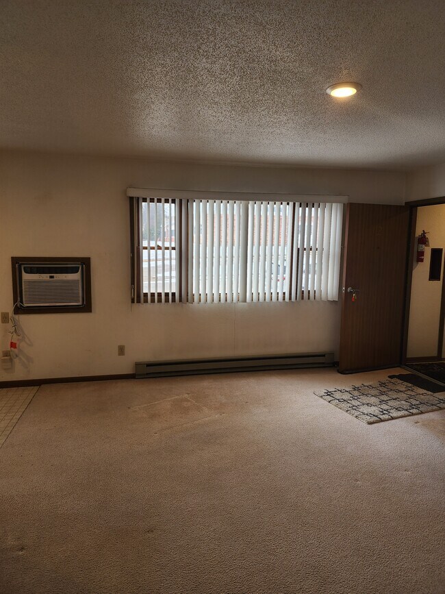 1490 Tower Dr Unit 3