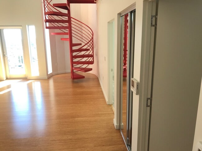 605 - 2/2 - Palms Point Apartments Unit 405