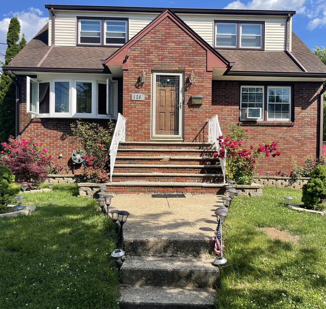 Front of the house - 126 Union Ave Apartamentos Unidad 2nd Floor