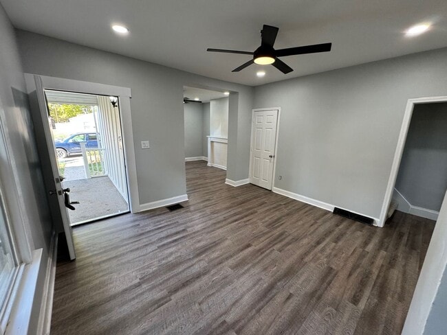 Photo - 384 Clarendon Ave