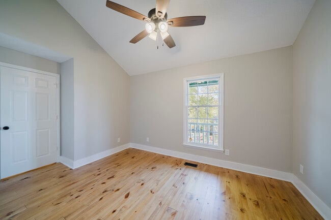 Photo - 1072 Walnut St