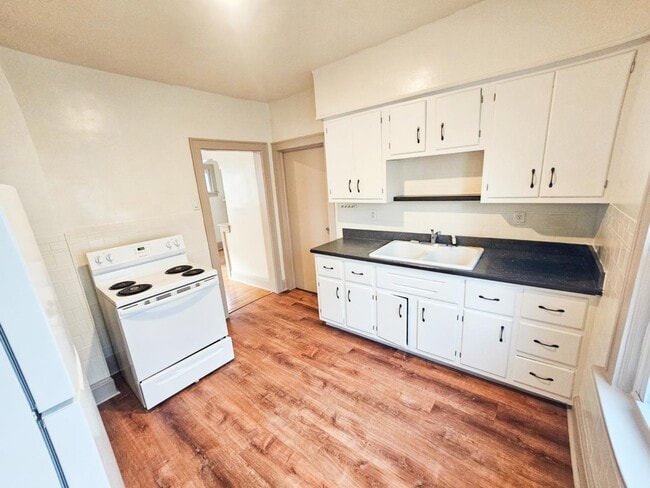 Photo - 532 N Firestone Blvd