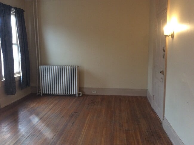 Photo - Spacious 2 Bedroom in Oldetowne East-York City SD