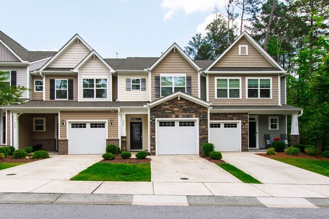 Beautifully Kept 2-Bedroom Townhome in Dur... - Beautifully Kept 2-Bedroom Townhome in Dur...
