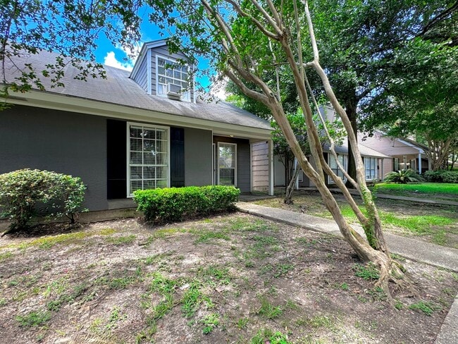 Building Photo - Well-Appointed 2BR/2BA Home in Sharlo Subd...