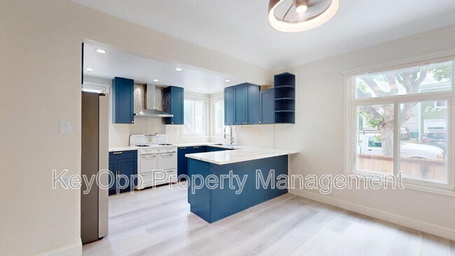 Photo - 976 Masson Ave