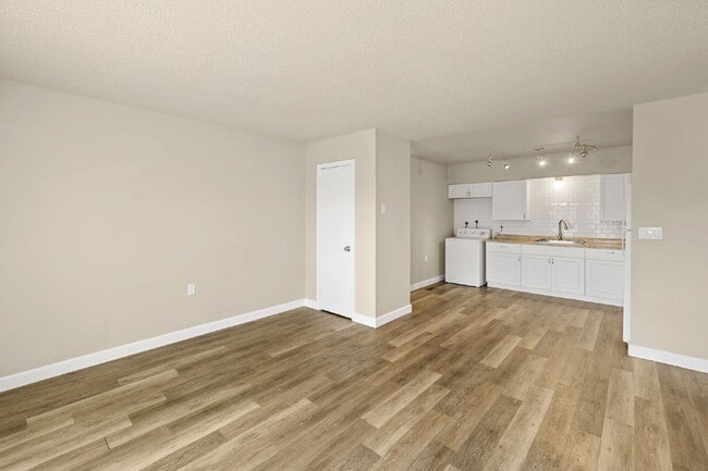 Photo - 404 Sunny Ln