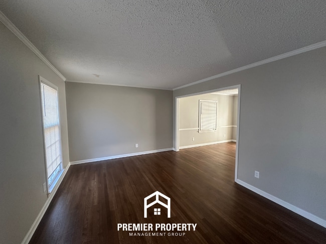 Photo - Newly Renovated 4 Bedroom Home for Rent in Memphis | Hardwood Floors, Fireplace & Fenced Yard
