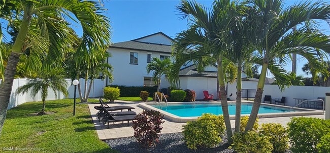 Building Photo - 1519 Cape Coral Pkwy W Unit 6