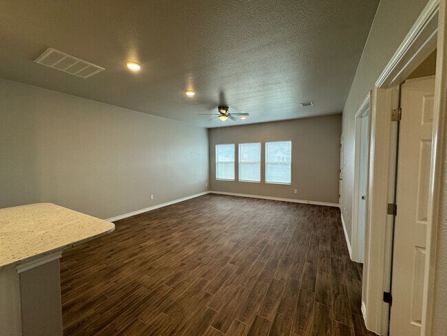 Photo - 5403 Rose Gdn Lp Unit B