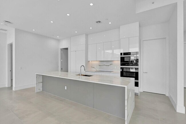 220 Lake Shore Dr Unit 2411
