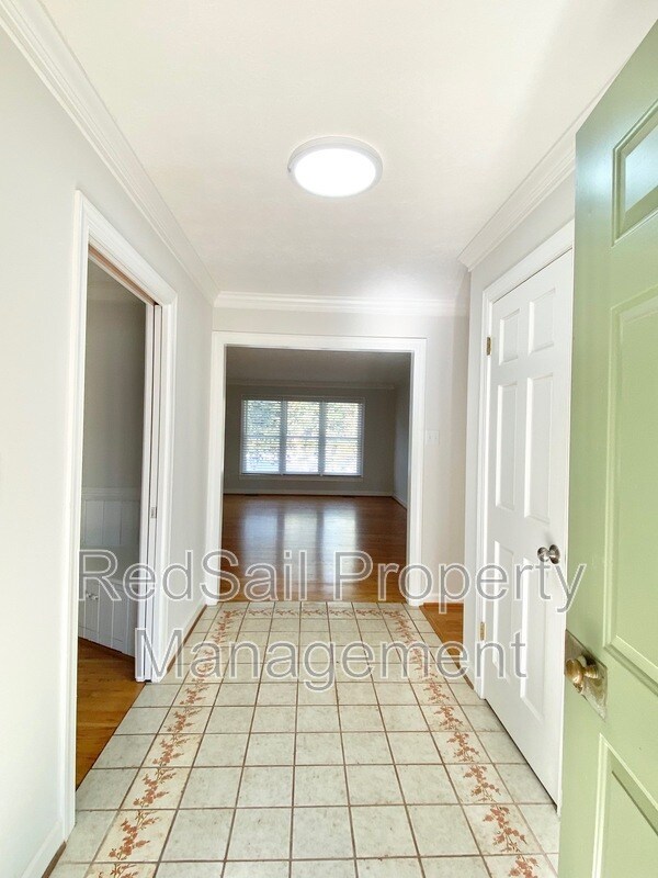 Photo - 400 E Tazewells Way