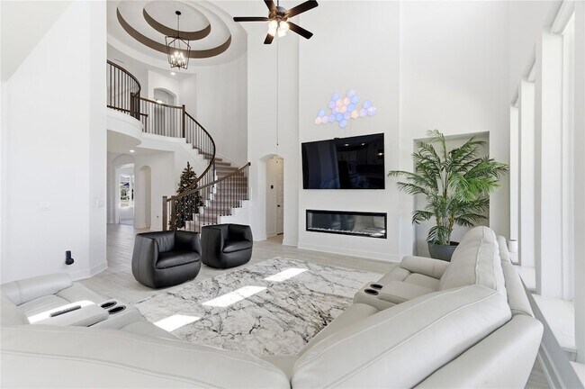 Photo - 396 Hollister Dr