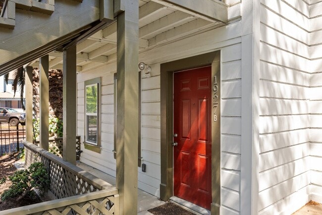 Photo - PRE LEASE TODAY!! Remodeled 2 bed, 2 bath unit in Midtown