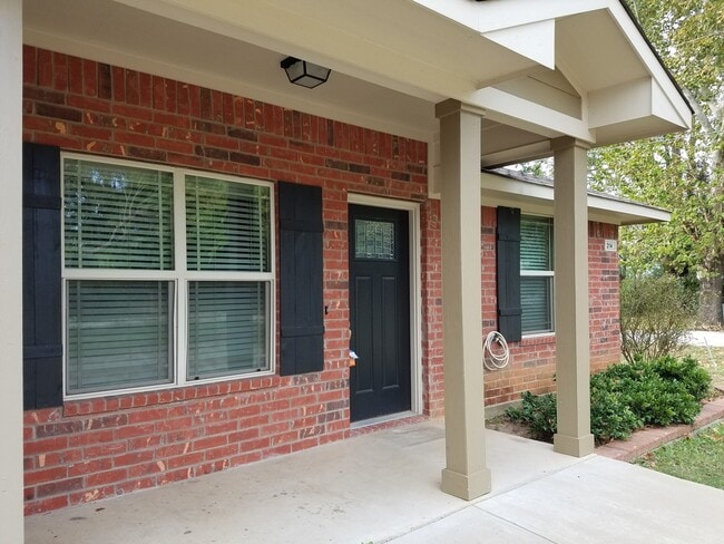 Photo - Lindale-Charming 2 Bedroom, 2 Bath House w/Garage!