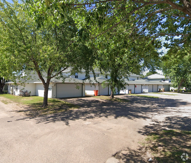 Building Photo - 2 Bedroom, 1.5 Bathroom Townhouse With Att... Unit 6