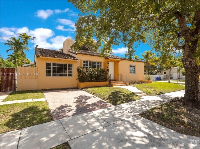 Building Photo - 1937 SW 19th Ave Rental