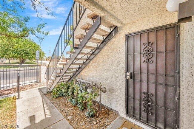 Photo - 1701 E Katie Ave Unidad 1