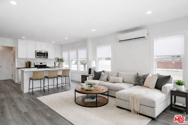 Photo - 2303 W 30th St