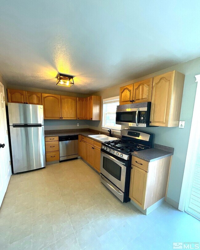 Photo - 405 Kess Way