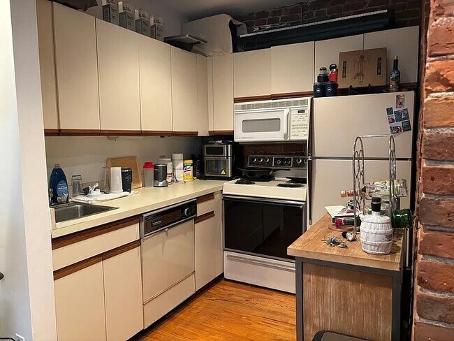 Photo - 38 Charter St Unidad 3R Rental